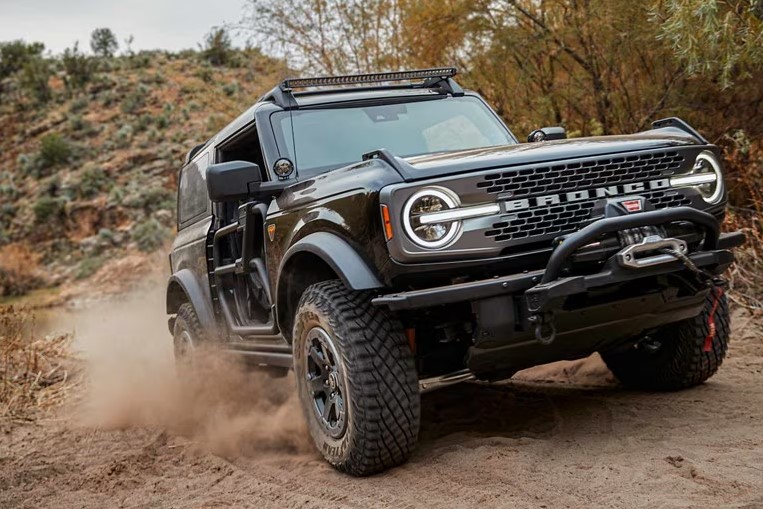 2023 ford bronco black diamond 2.3l automatic 2-door suv