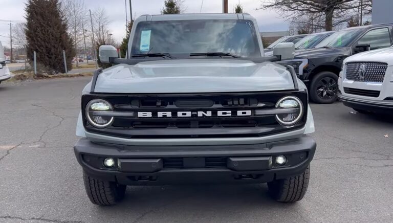 2024 Ford Bronco Outer Banks