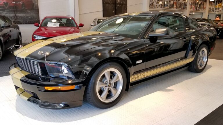 Is the 2006 Mustang GT Premium a V8