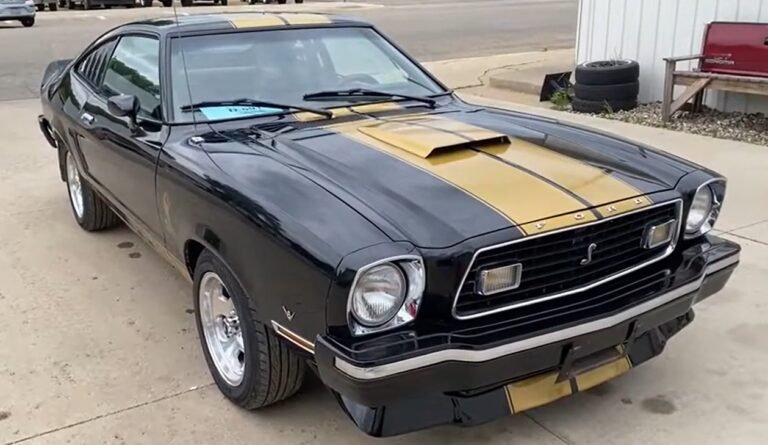 1976 Ford Mustang